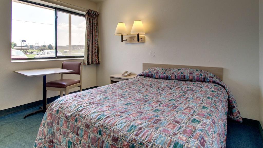 Motel 6 Des Moines South - Airport Εξωτερικό φωτογραφία